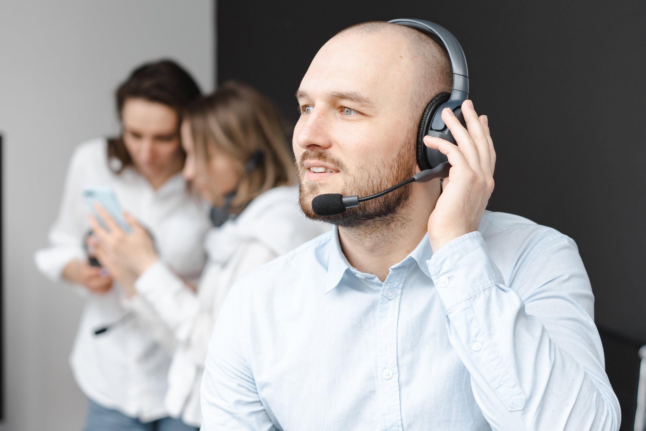 Coin World+ Concierge staff member helping